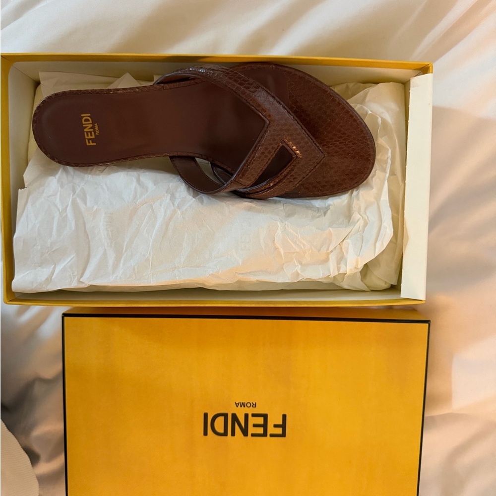 Fendi Women's Fling Leather Brown Sandals - Picture 5 of 8
